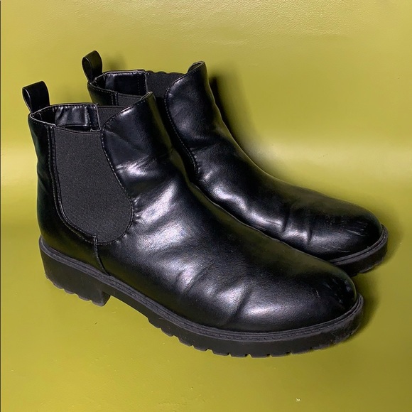 Black boots - Picture 3 of 3